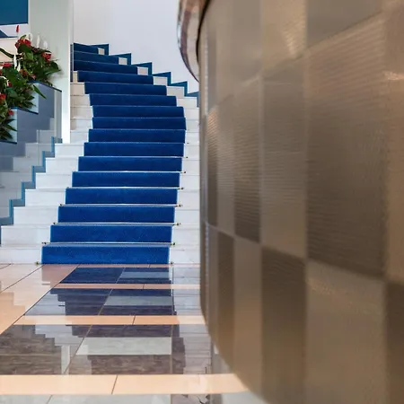 Luna Hotel 4*