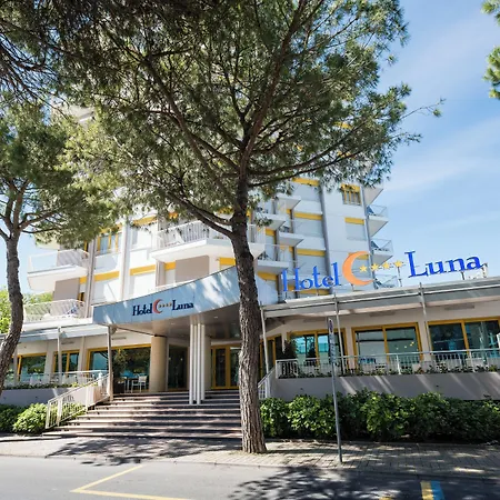 Luna فندق