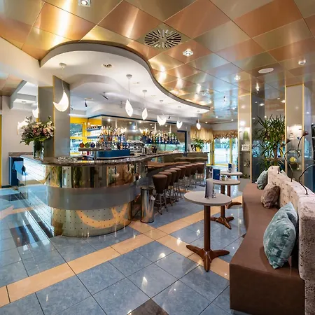 Luna 4* بيبيوني